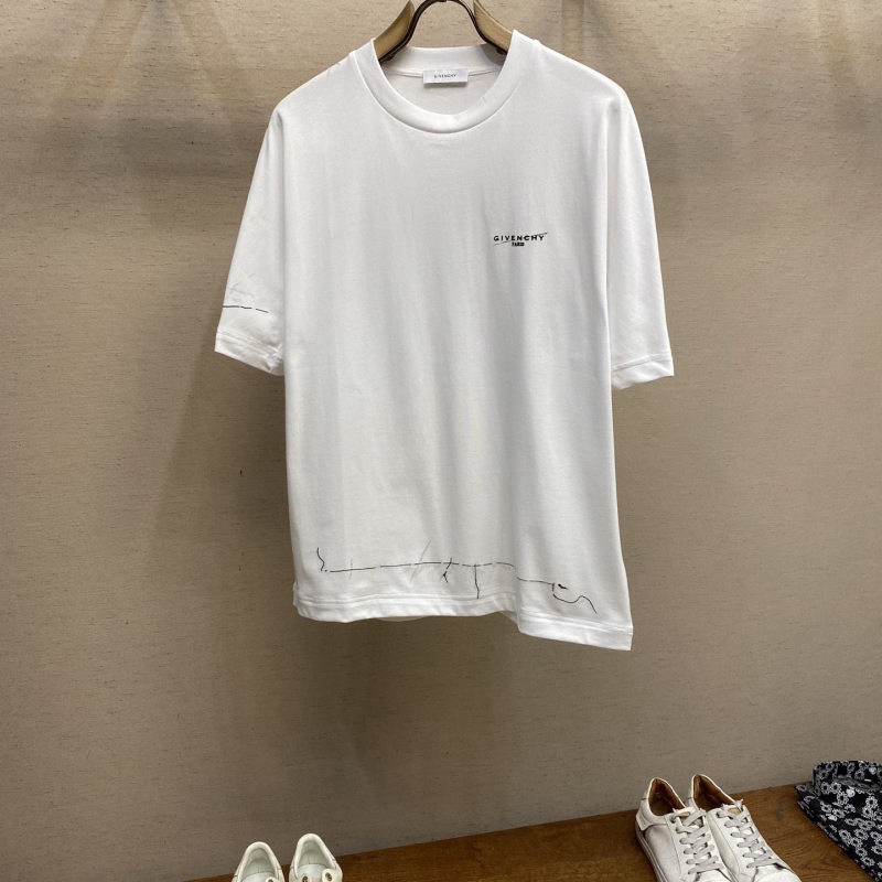 GIVENCHY